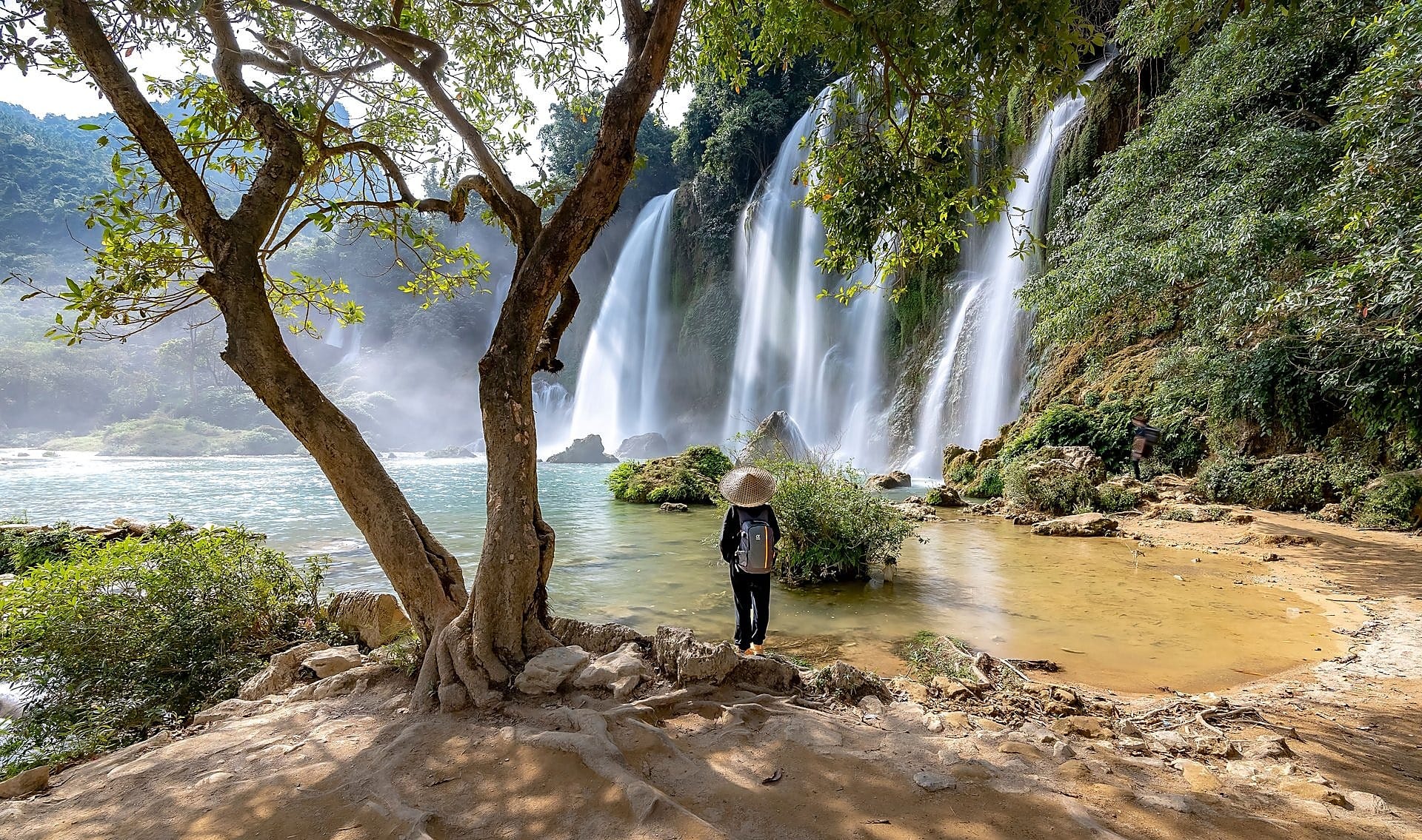 Ban Gioc Waterfall Cao Bang: When the Water Is Full